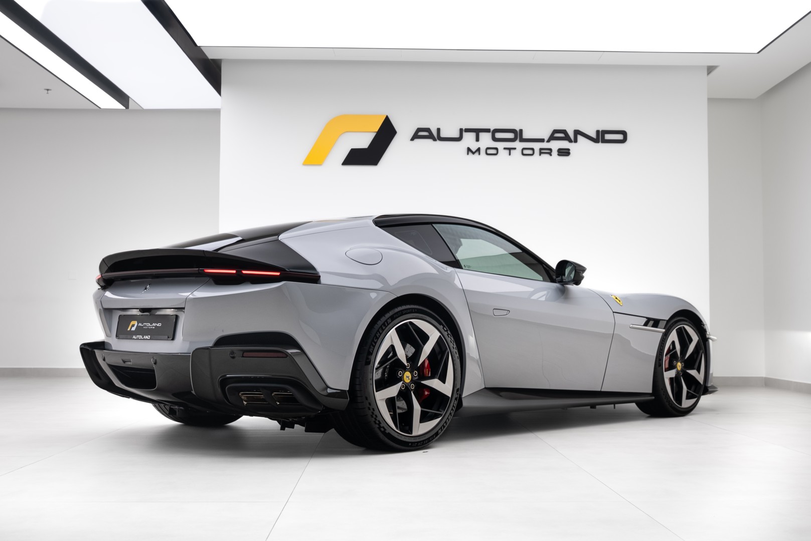 2025 FERRARI 12 CILINDRI. 7 YEARS MAIN DEALER SERVICE. FULL CARBON EXTERIOR. CUSTOM SPECIFICATIONS.